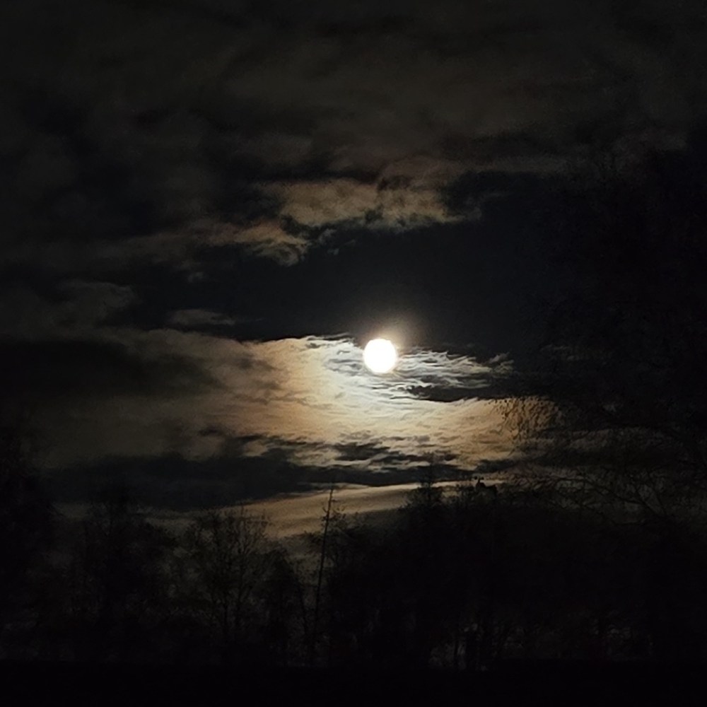 π Moon Over Alaska - Picture 4 of 5